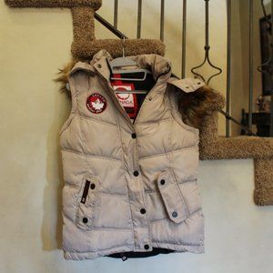 Canada Weather Gear XL and M Creme Sleeveless Puffer Coat
